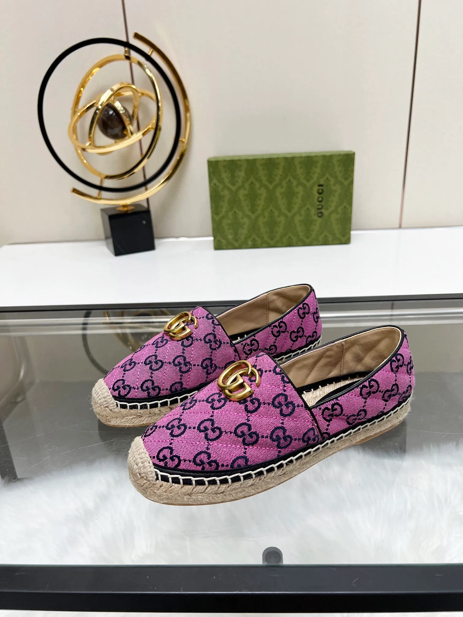 👟👟Ex-factory price 380👟👟 2024 new color early spring Gucci 🗽🗽Gucci classic logo logo canvas fisherman shoes, espadrilles made of double G imported fabric. The color of the brand's double G letter cross-woven pattern will be reinterpreted every season, and the charm of the collection elements will be interpreted through more fresh and eye-catching materials and designs. •Pink, dozens of colors, choose as you like, choose as you like •Women’s style •Number of sizes 35-42
